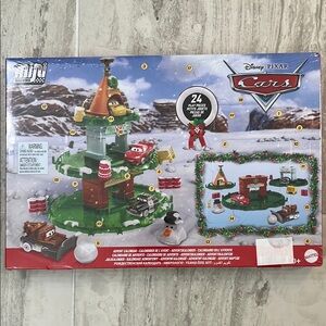 Disney Red and Green Cars Holiday Building Set
